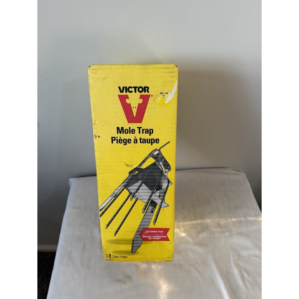 VICTOR Original Mole Trap Spring Spike Plunger Style Model 0645 / Boxed